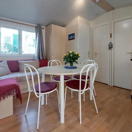 Lovely Stacaravan In 3* Carnac